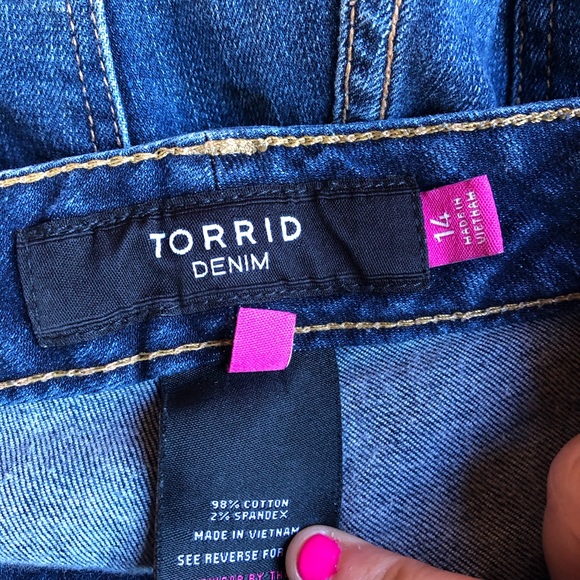 Torrid 14 Medium Wash Curvy Skinny Jeans - Picture 5 of 8